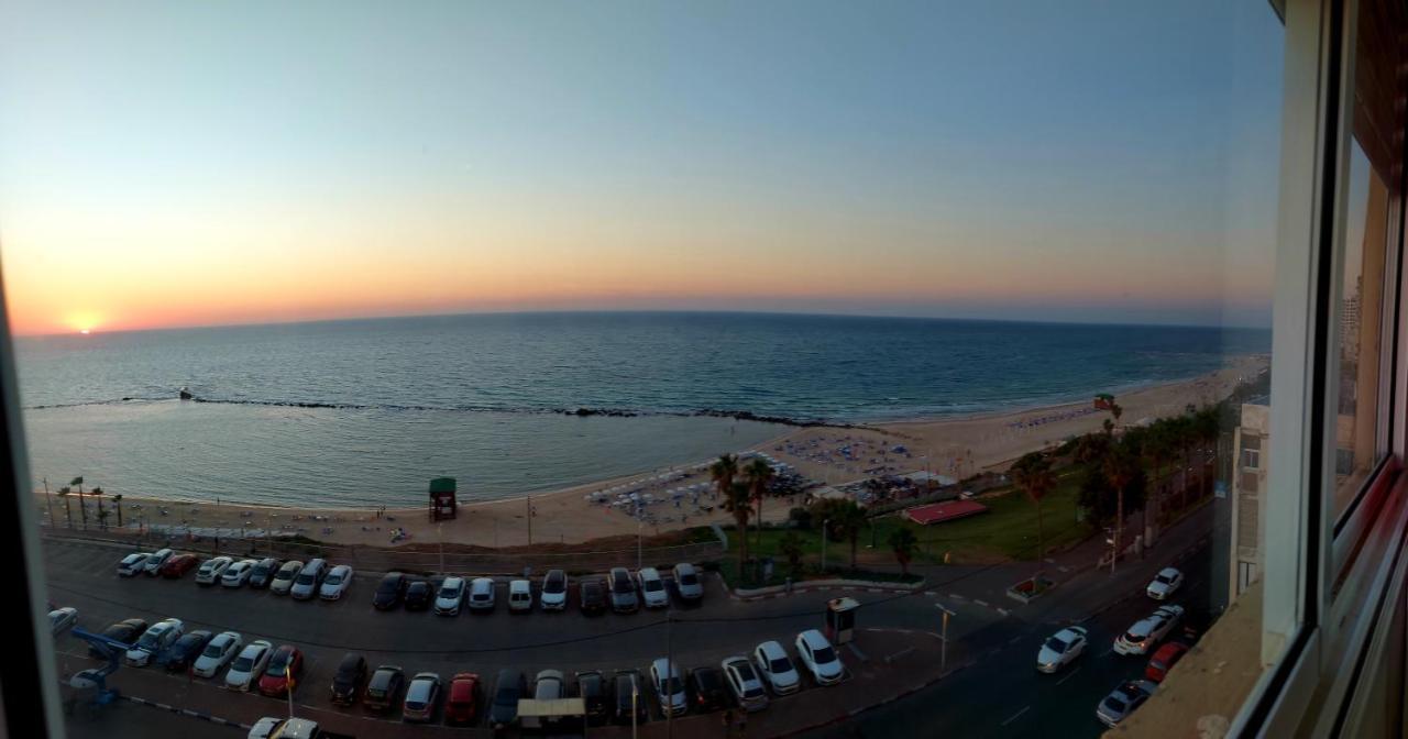 612 Apartment On The Beach Bat Yam Exterior photo
