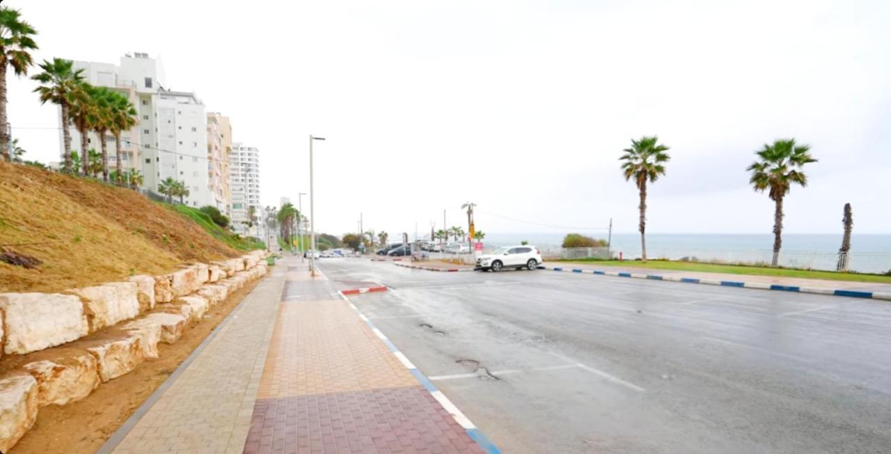 612 Apartment On The Beach Bat Yam Exterior photo
